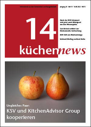Titelseite des Magazins „küchennews“ mit großer roten Nummer 14 und darunter zwei nebeneinanderliegenden Früchten, einem Apfel und einer Birne, über der Überschrift „Ungleiches Paar: KSV und KitchenAdvisor Group kooperieren“
