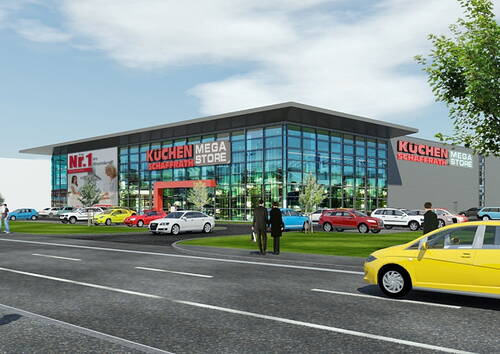 Modernes Küchen-Schaffrath-Megastore-Gebäude mit großer Glasfassade, Parkplatz voller bunter Autos und vorbeigehenden Personen an einer mehrspurigen Straße