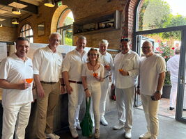 Gruppenbild mit Dame: Thorsten Vetters, Patric Schleicher, Volker Irle, Heidrun Brinkmeyer, Ralf Meusel, Christopher von Nagel und Antonio Terrada (v.l.n.r.).