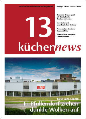Titelseite des Magazins „küchennews“ mit großer roter Nummer 13 und Foto des ALNO-Firmengebäudes in Pfullendorf unter bewölktem Himmel sowie der Schlagzeile „In Pfullendorf ziehen dunkle Wolken auf“