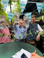 Königsdisziplin: Wer hält den Maßkrug am längsten hoch?