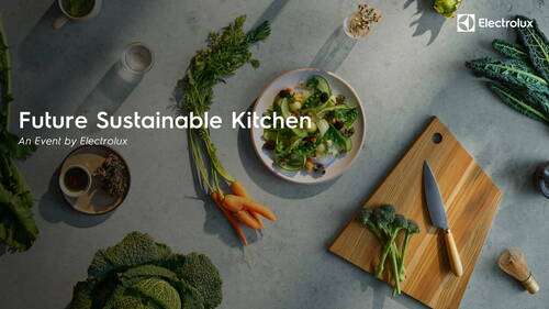 Frisch zubereiteter, bunter Salatteller mit Karotten und Brokkoli auf einer modernen Küchenarbeitsfläche neben Schneidebrett und Messer, überlagert von dem Schriftzug „Future Sustainable Kitchen – An Event by Electrolux“