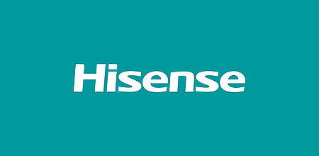 Weißes Hisense-Logo mit klarer Schrift auf einfarbig türkisfarbenem Hintergrund
