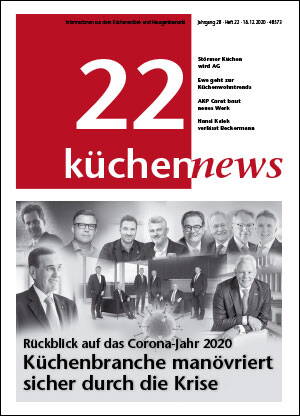 Titelseite des Magazins „küchennews“ mit rotem Kopfbereich, großer Zahl 22 und mehreren Porträts von Branchenvertretern über der Überschrift „Rückblick auf das Corona-Jahr 2020 – Küchenbranche manövriert sicher durch die Krise“