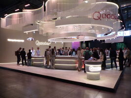 Zum ersten Mal auf der Eurocucina: Quooker. Hinter dem weißen Strudel lockte ein immersiver Erlebnisparcours.