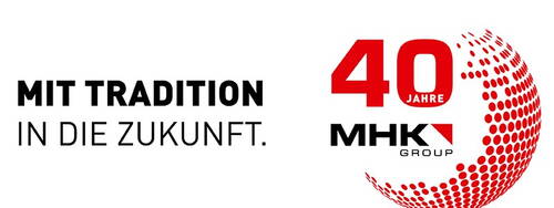 Jubiläumslogo der MHK Group mit roter „40 Jahre“-Aufschrift und dem Slogan „Mit Tradition in die Zukunft“ neben einer dynamischen, aus roten Punkten gebildeten Kugel.