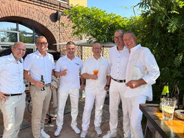 Günther Pfülb, Thorsten Vetters, Kevin Göbel, Karsten Schönfeld und Markus Wegmann freuen sich über den Austausch.