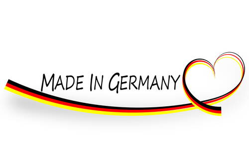 Schriftzug „Made in Germany“ mit geschwungener Deutschlandflagge, die sich zu einem Herz formt