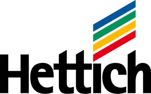 Hettich Schriftzug in schwarzer Typografie mit schrägem, mehrfarbig gestreiftem Symbol in Blau, Grün, Gelb und Rot oberhalb des Logos
