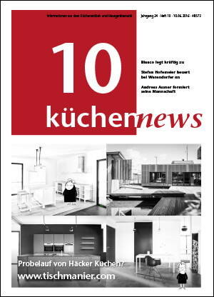 Titelseite des Magazins „küchennews“ mit großer roter 10, schwarz‑weißen Fotos moderner Küchen und einem Hinweis auf den Probelauf von Häcker Küchen bei tischmanier.com